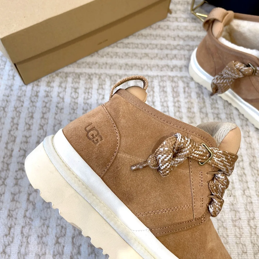 【UGG】 P: 560💰 Men's size 40 to 44 2025 new style 𝑼𝑮𝑮•Men's ◾️. Winter snow boots and fur shoes, the matching coefficient is also 100% 💥 Very good-looking ✨ Full of fashion sense, wearing it makes you look more attractive📈 1⃣️ Upper: High-quality cow suede 2⃣️Inner lining: Integrated sheepskin imported from Australia🐑The lining is made of Australian lamb wool 3️⃣Outsole: Wear-resistant, lightweight, foamed and non-slip outsole